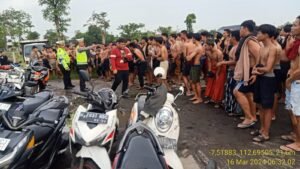 Polisi Tertibkan Balap Liar di Arteri Porong