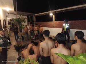 Acara Kumpul – kumpul yang Diwarnai Minum – Minuman di Kafe, Puluhan Anggota Komunitas yang Berafiliasi pada Perguruan Pencak Silat ini Dihentikan Polsek Mojoroto, Ternyata ini Sebabnya ..!