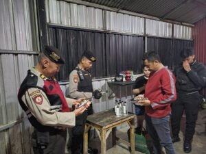 Gelar Operasi Pekat, Polres Kediri Kota Berhasil Amankan Puluhan Botol Miras
