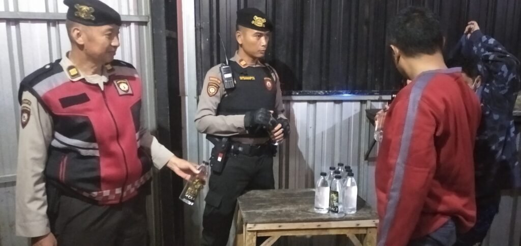 Gelar Operasi Pekat, Polres Kediri Kota Berhasil Amankan Puluhan Botol Miras