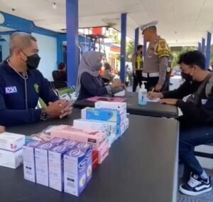 Menjelang Mudik Lebaran, Kasat Lantas Polres Kediri Cek Keshatan Sopir dan Kondiktur Bus di Terminal Pare Kab. Kediri