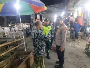 2 Pilar Wilayah Kandangan Patroli Bersama di Pasar Guna Jamin Stock Sembako Aman