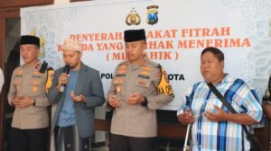 Polres Kediri Kota Salurkan Zakat Pada Warga Yang Berhak Menerima