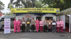 Motivasi Personel Ops Ketupat, Kapolres Kediri Kota Beserta Ketua Bhayangkari Kunjungi Pos Pam dan Pos Yan
