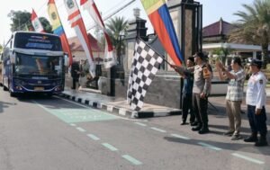 Mudik Ceria Penuh Makna, Kapolres Magetan dan Forkopimda Antar 350 Pemudik Balik Gratis ke Surabaya