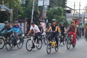 Peringati HUT Brigif 16 Wira Yudha Ke- 17, Kapolres Kediri Kota Bersama Forkopimda Ikuti Fun Bike dan Senam Bersama
