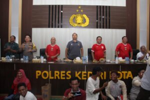 Polres Kediri Kota Nobar Timnas Indonesia U-23 Vs Uzbekistan U-23 Bareng Forkopimda dan Masyarakat