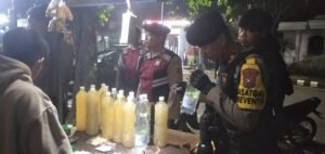 Operasi Pekat: Puluhan Botol Miras di Angkringan Disikat Tim Samapta Polres Kediri Kota