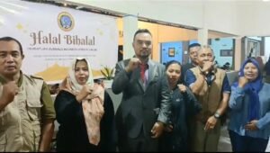 Ketua PJI (Persatuan Jurnalis Indonesia ) Gresik Ngopi Bareng Anggota Dalam Rangka Halal Bihalal