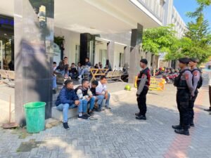 Puluhan Polisi Patroli Cegah Konvoi Kelulusan Sekolah di Jombang