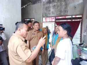 “Hidup Tak Selamanya Pahit” Itulah Kisah Adit Bocah Asal Gurah Yang Jadi Pahlawan Keluarga ini Sempat Viral Dengan Segala Keterbatasan Merawat Orang Tua Sakit, Pemkab Kediri Berondong Bantuan!!!