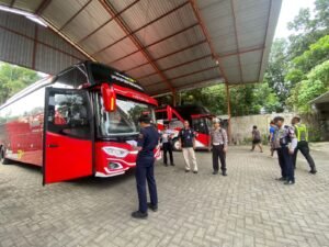 Sat Lantas Polres Kediri Lakukan Upaya Keselamatan Berlalulintas dengan Inspeksi PO. Bus Pariwisata