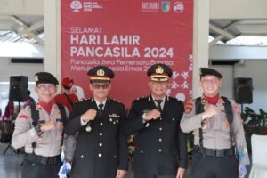 Personel Polres Kediri Ikuti Upacara Hari Lahir Pancasila di Lapangan Pemkab