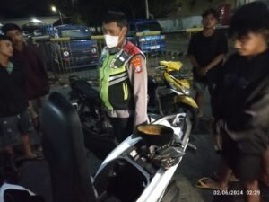 Tindaklanjuti Keluhan Masyarakat Saat Jumat Curhat, Kapolsek Mojoroto Pimpin Pembubaran Balapan Liar di Area Terminal Baru Tamanan