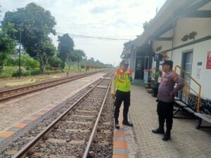 Jelang Idul Adha, Polisi Kediri Tingkatkan Keamanan di Stasiun Kereta Api