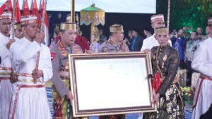 Kapolri Diberi Gelar Adat-Pusaka oleh Dewan Adat dan Kerajaan di Sulawesi Selatan