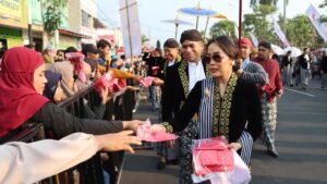 Kapolres Nganjuk Didampingi  Ibu Anggun Muhammad Antusias mengikuti rangkaian Acara Boyong Noto Projo Kabupaten Nganjuk ke-144