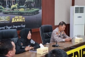 Khidmat, Anggota Polres Kediri Simak Zoom Dialog Kebangsaan