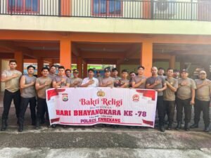 Wakapolres Kompol Sulkarnain Pimpin Bakti Religi Bersihkan Gereja dan Masjid