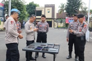 Tak Main-Main!!! Polres Kediri Kota Mendadak Periksa Hp Anggota Untuk Perkuat Pengawasan Internal