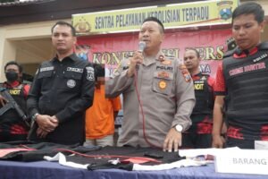 Polisi Fasilitasi Tahanan Narkoba Menikah di Masjid Baiturahim Polres Kediri Kota