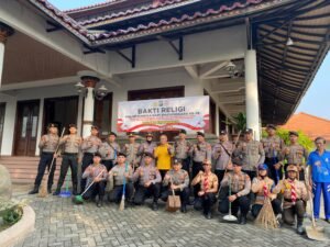Sambut Hari Bhayangkara ke-78, Polres Kediri Kota Gelar Bakti Religi di Wihara Jayasaccako