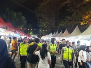 Polres Nganjuk Libatkan Tim Patroli Polwan dalam Pengamanan Pesta Rakyat dan Bazar UMKM