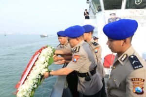 Maknai Perjuangan, Waka Polda Jatim Pimpin Ziarah ke Makam Pahlawan di Hari Bhayangkara ke – 78