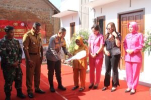 Sambut Hari Bhayangkara ke-78, Polres Kediri Kota Beri Hadiah Warakawuri Bedah Rumah