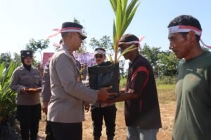 Bakti Sosial Peduli Lingkungan, Polres Kediri Kota Tanam Pohon Dalam  Rangka Hari Bhayangkara Ke – 78