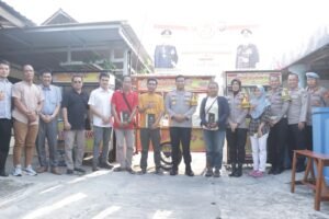 Pemberdayaan UMKM, Polres Kediri Beri Bantuan Gerobak PK5 dan Modal Usaha