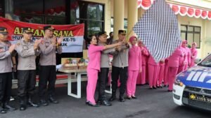 Polres Nganjuk Bersama Pengurus Bhayangkari Cabang Nganjuk Melakukan Anjangsana ke Anggota dan Purna Polri yang Sakit