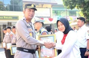 Raih Penghargaan, Dua Polwan Polres Lumajang Dinilai Berprestasi dan Berdedikasi