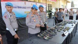 Sipropam Polres Nganjuk Gelar Pemeriksaan Berkala Senjata Api Laras Pendek Organik dan Amunisi