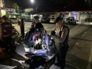 Operasi Gabungan Cipkon “Aman Suro”  Polres Kediri Kota, Amankan Kendaraan Tidak Spektek Hingga Sajam