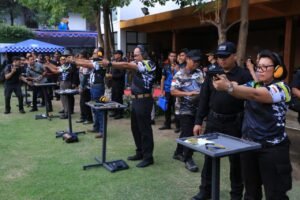 Peringati HUT Bhayangkara ke 78, Polda Jatim Gelar Lomba Menembak Kapolda Cup