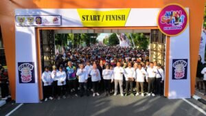 Kapolres Kediri Kota Ikuti Jalan Sehat Harmoni Sambut Hari Jadi Kota Kediri Ke – 1145