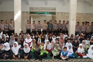 Memperingati Hari Asyura 10 Muharram 1446 H, Kapolres Kediri Kota Santuni Anak Yatim