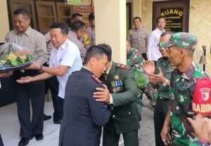 HUT Bhayangkara ke 78, Polsek Mojoroto Dapat Surprise dari Koramil 0809/ 03 Mojoroto