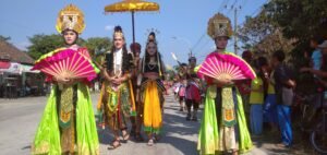 Lestarikan Tradisi Leluhur, Pemdes Janti Kecamatan Wates Sukses Gelar Kirab Syukur Suro 1446 H Di Petilasan Dewi Sekartaji