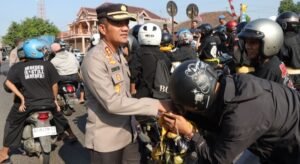 Polres Nganjuk Terjunkan Personel Pengamanan Keberangkatan dan Kepulangan Warga PSHW dalam Kegiatan Suran Agung di Madiun