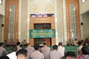 Ingatkan Anggota tentang Sedekah, Polres Kediri Gelar Binrohtal
