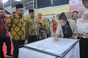 Asmipa bunda Shofi : hadiri acara “Ngunduh mantu dan penandatanganan deklarasi