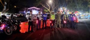 ANGGOTA SAT LANTAS POLRES KEDIRI LAKSANAKAN GIAT PENGAMANAN PERSIK BERSOLAWAT DI DEPAN KANTOR DISHUB KAB. KEDIRI