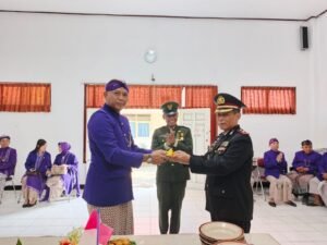 Hadiri Upacara HUT RI Ke 79 di Halaman Kantor Kecamatan Mojoroto, Ini Pesan Kapolsek Kompol Mukhlason