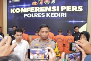 Gelar Press Release, Polres Kediri Amankan 8 Terduga Pelaku Pengeroyokan di Ngasem
