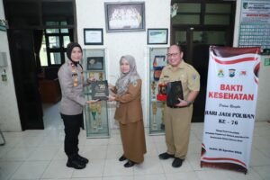 Hari Jadi ke-76, Polwan Polres Kediri Adakan  Baktikes di Puskesmas Puhjarak