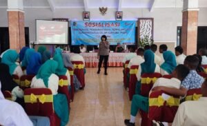 Kapolsek Karangrejo Sampaikan Materi P4GN Untuk Pelajar di Balai Desa Sembon