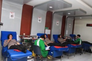 Bantu Stok Darah di PMI, Polwan Polres Kediri Kota Gelar Kegiatan Donor Darah