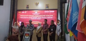 Konferensi Pers, Dua Pasangan Bakal Calon Walikota Dan Wakil Walikota  Resmi Di Umumkan KPU Kota Kediri